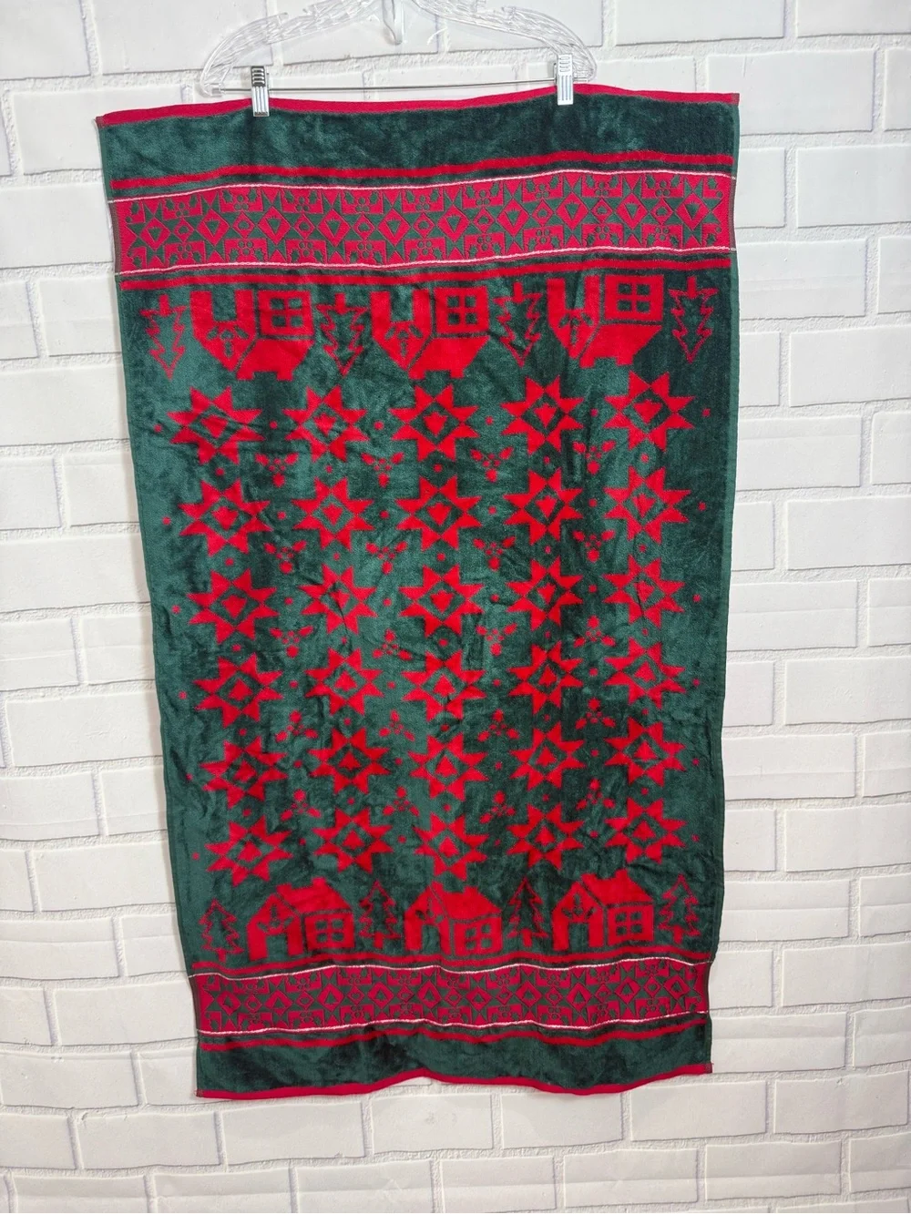 Christmas Holiday Towel Green Red Cottage Stars Holly Soft 23x28 Farmhouse Decor